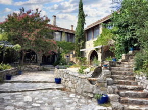 Maison accueillante à Saint-André-de-Cruzières avec piscine partagée